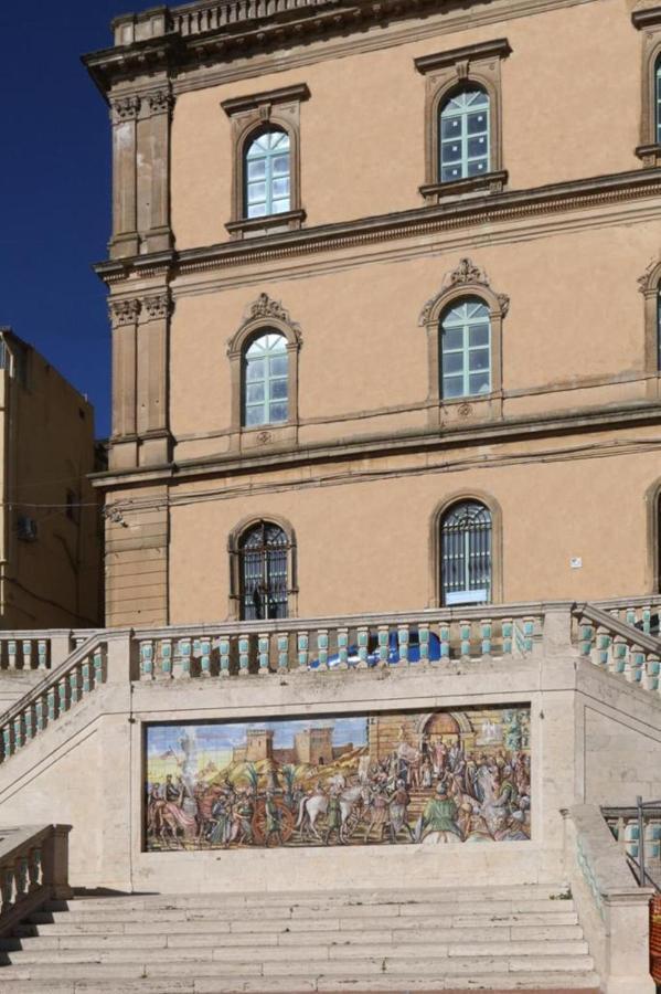 La Scalinata Home Apartment Caltagirone Luaran gambar