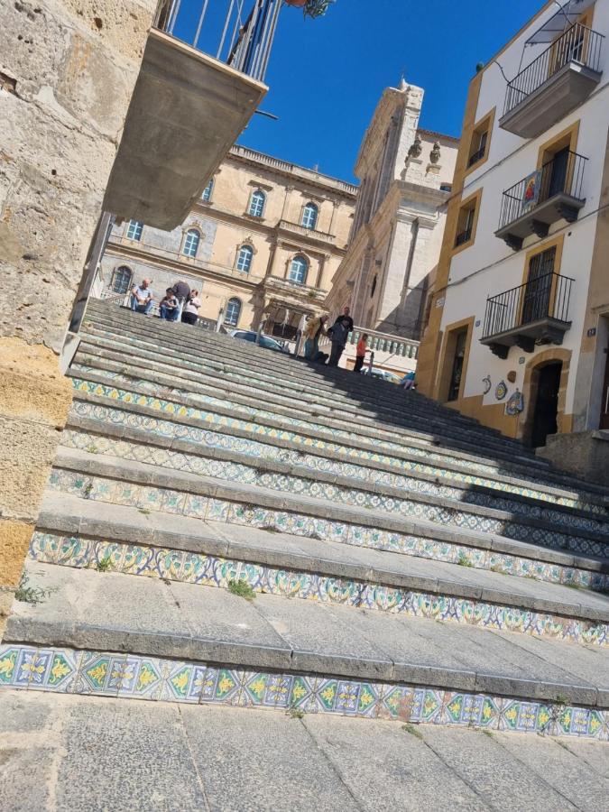 La Scalinata Home Apartment Caltagirone Luaran gambar